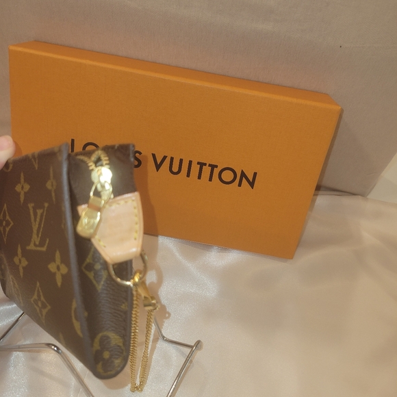 EUC Authentic Louis Vuitton Monogram POUCHETTE - Picture 5 of 10